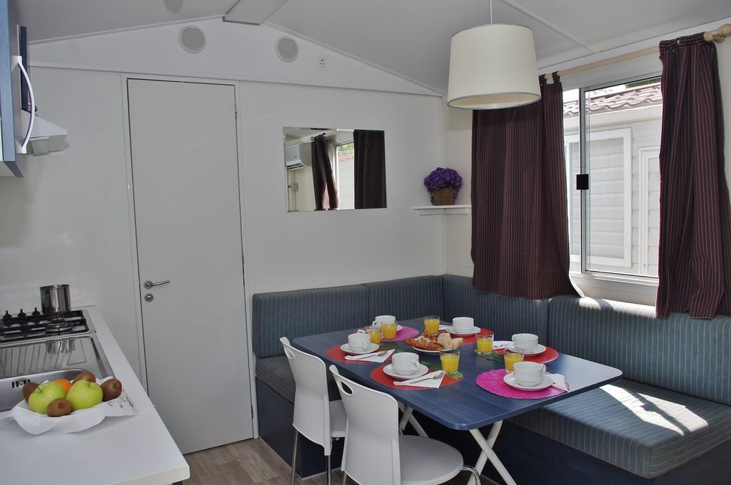 Happy Camp Mobile Homes In Centro Vacanze Bi Village Fažana Værelse billede